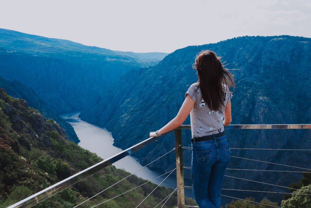 Vista del Cañón del Sil desde mirador (Ribeira Sacra)